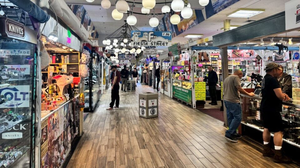 Indoor Swap Meet LV