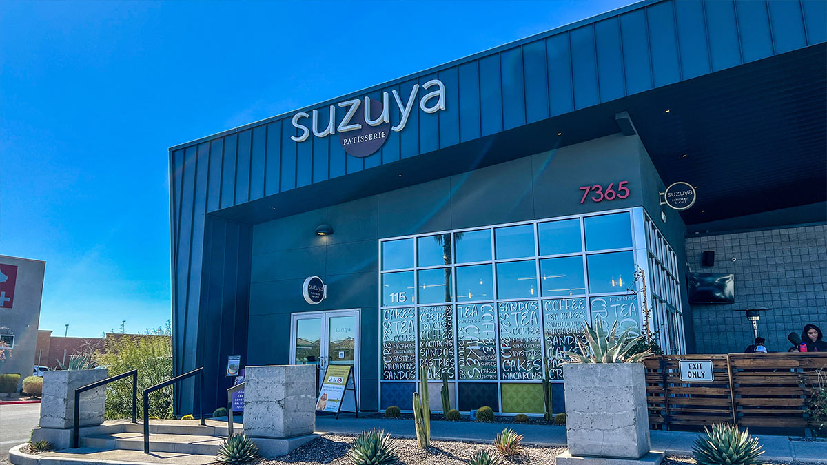 Suzuya Patisserie outside