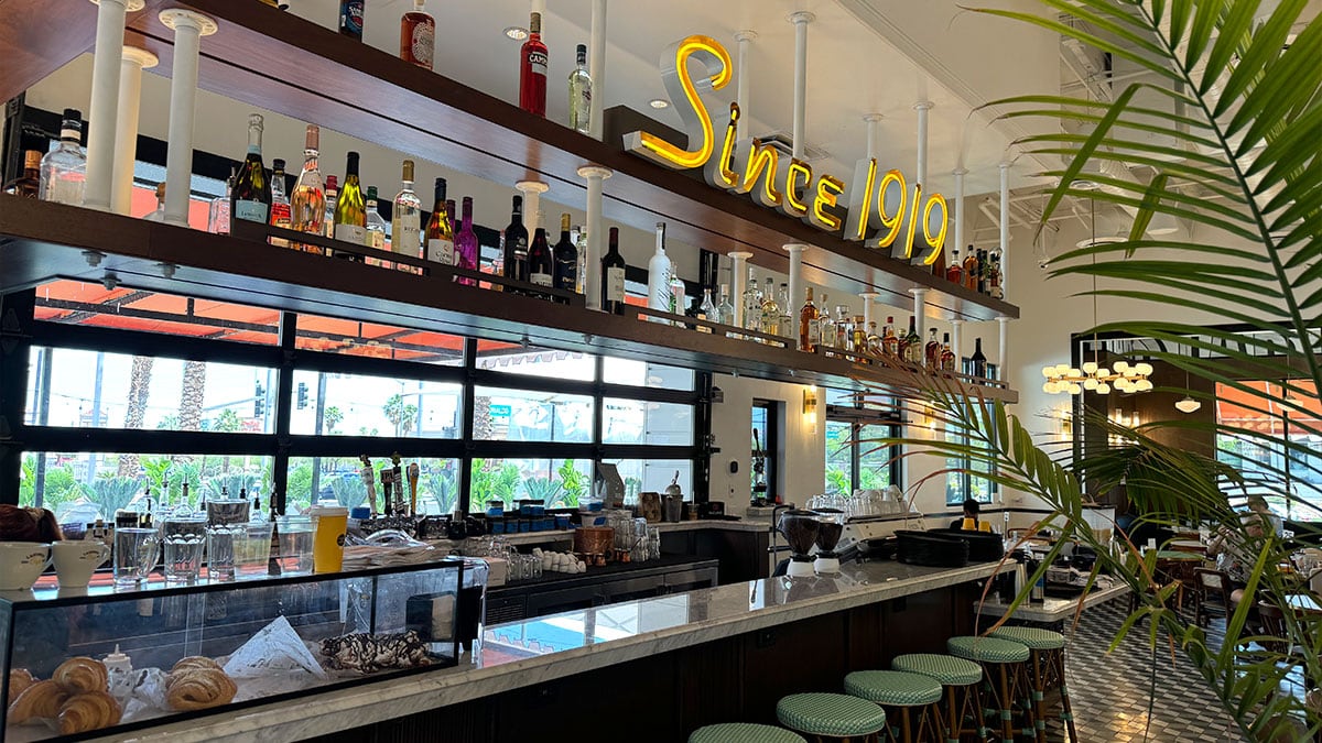 Full Bar service at Café Landwer