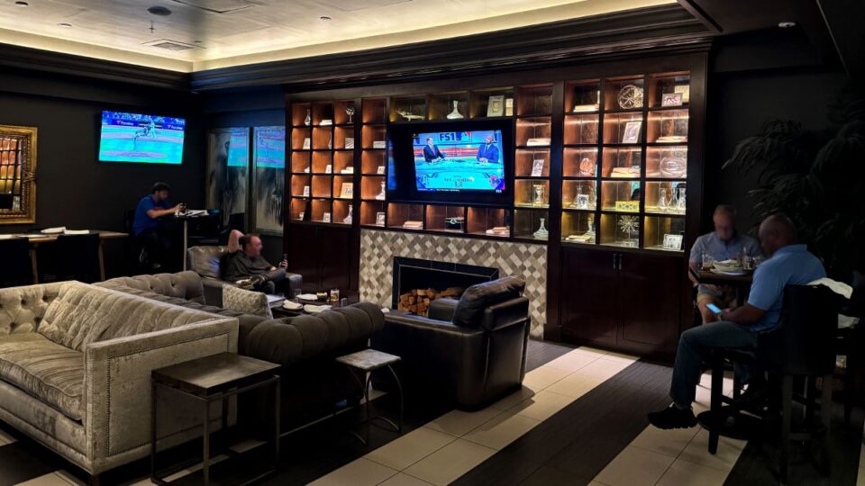 Hawthorn Grill Lounge