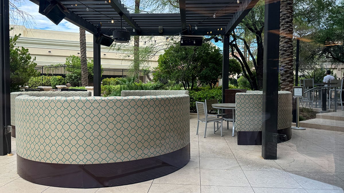 Outdoor seating at Hawthorn Grill - Marriott Zen Garden