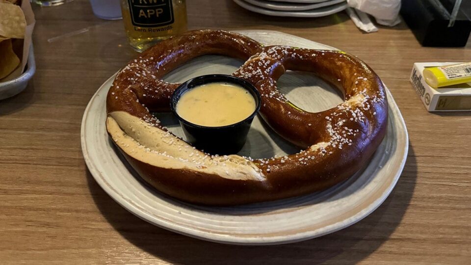 Giant Warm Pretzel & Beer Cheese Sauce