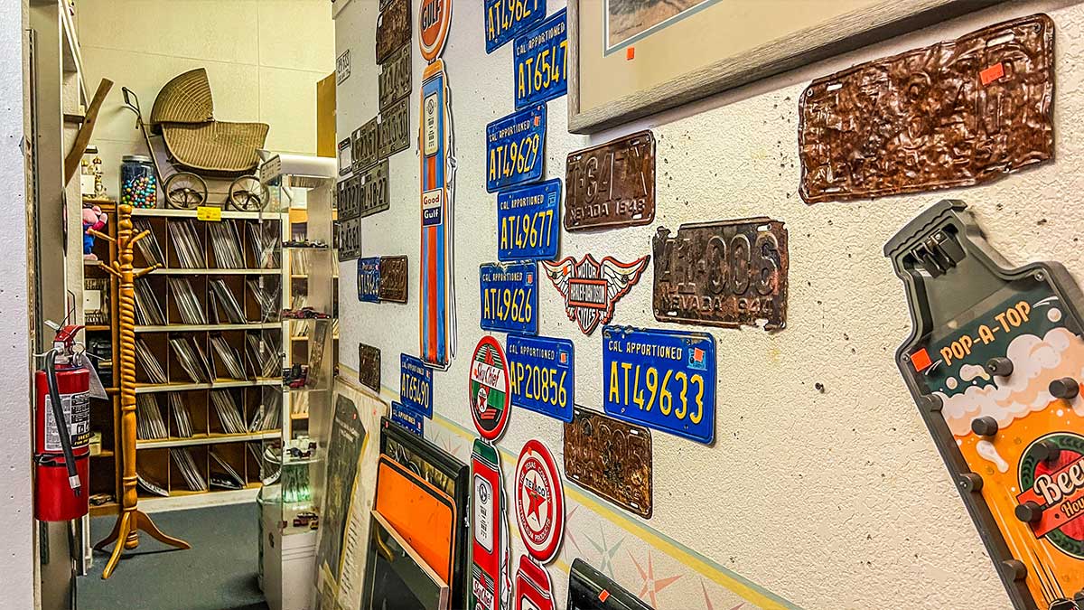 license plactes decor