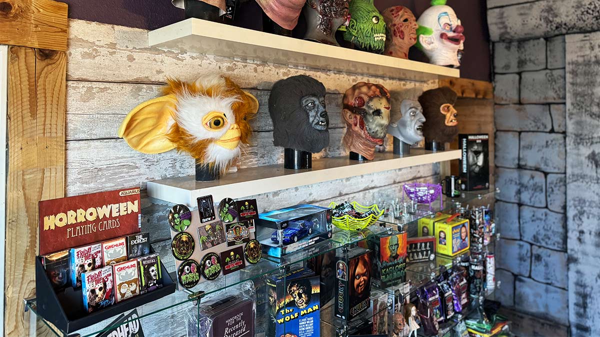 tom devlins souvenir store