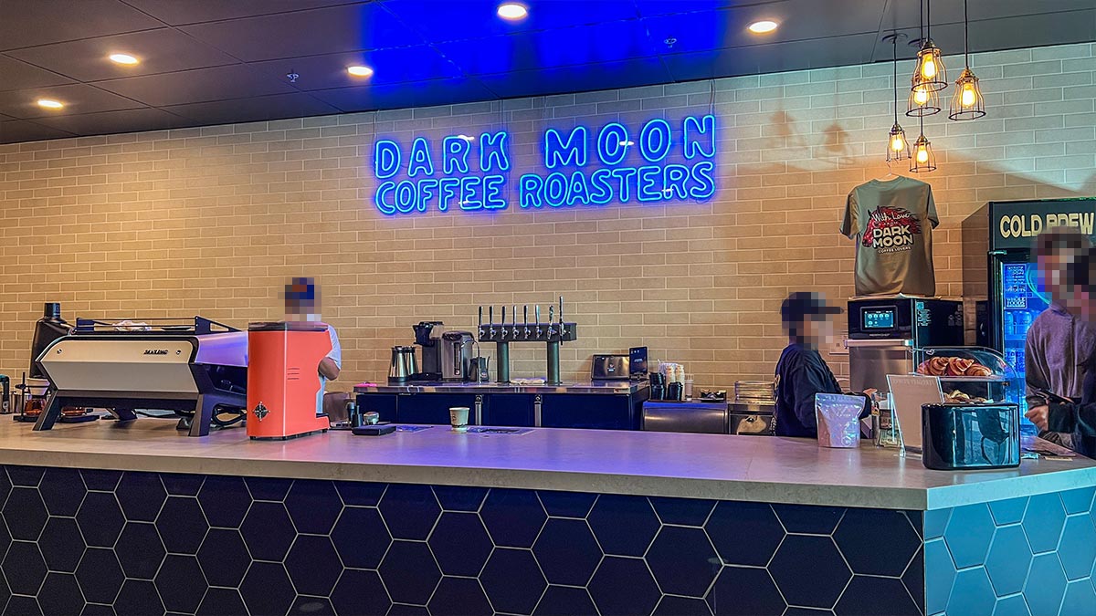 Dark-Moon-Coffee-Roasters-Counter