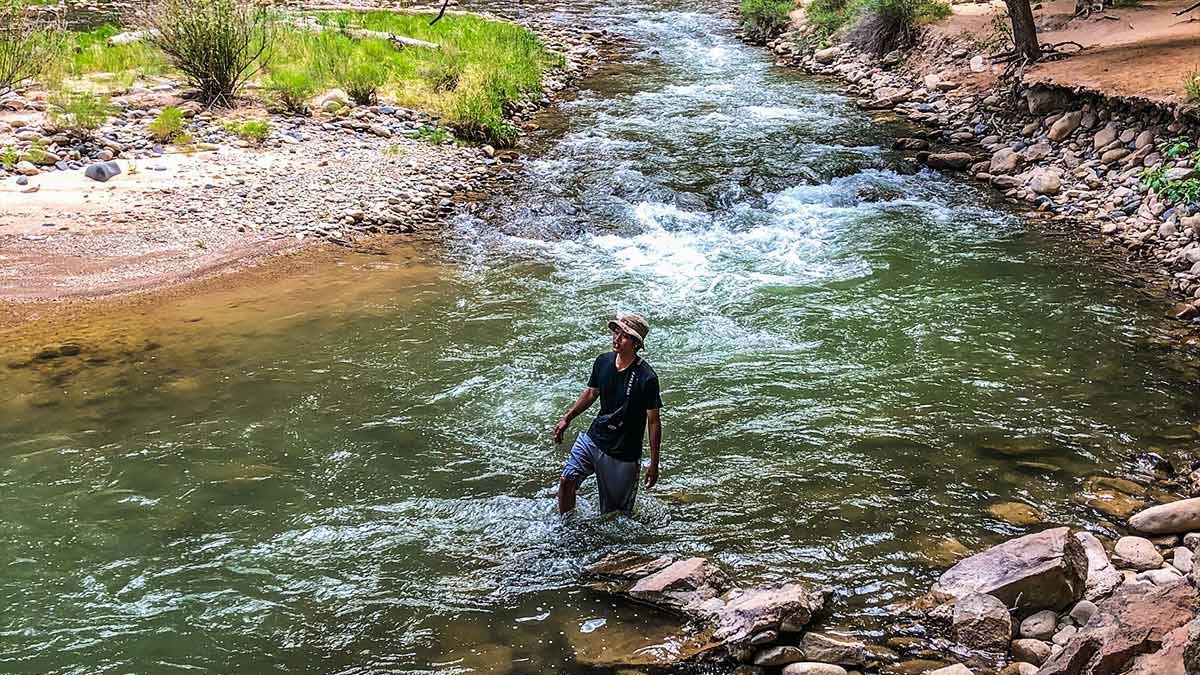 hiking-though-the-virgin-river