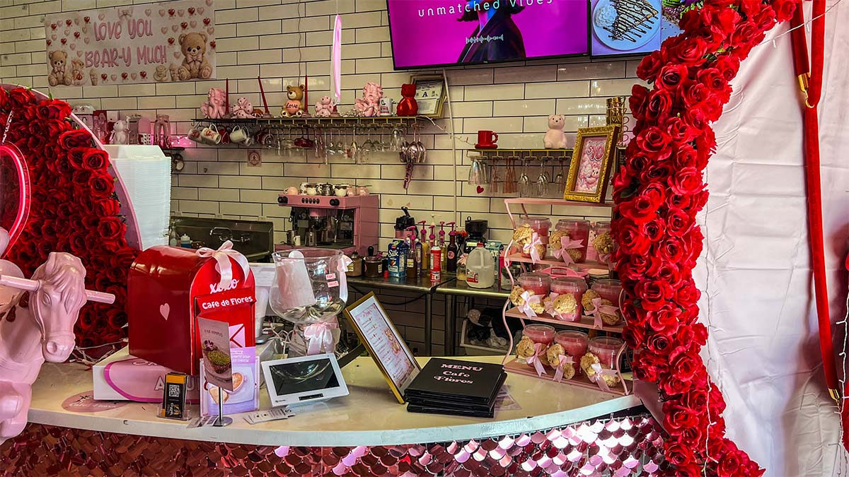 order-at-the-counter-Cafe-de-Flores