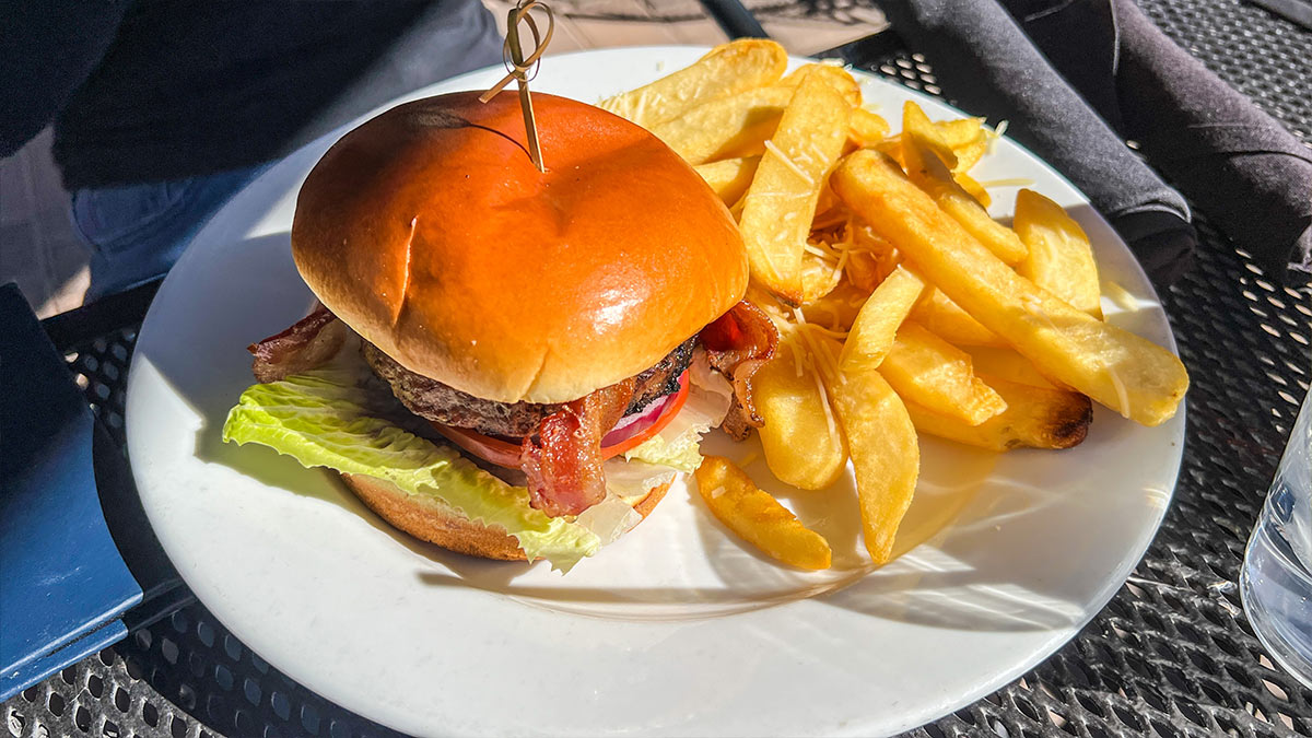 BBC-Burger-at-the-Pub-Lake-Las-Vegas