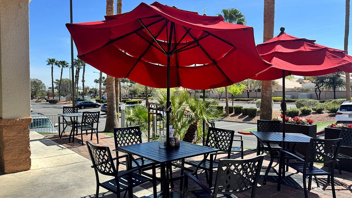 Outdoor seating area at Santina’s New York Pizzeria in Las Vegas near Sun City Summerlin.
