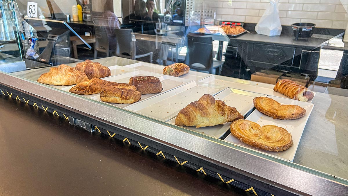 Baguette-Cafe-Pastries