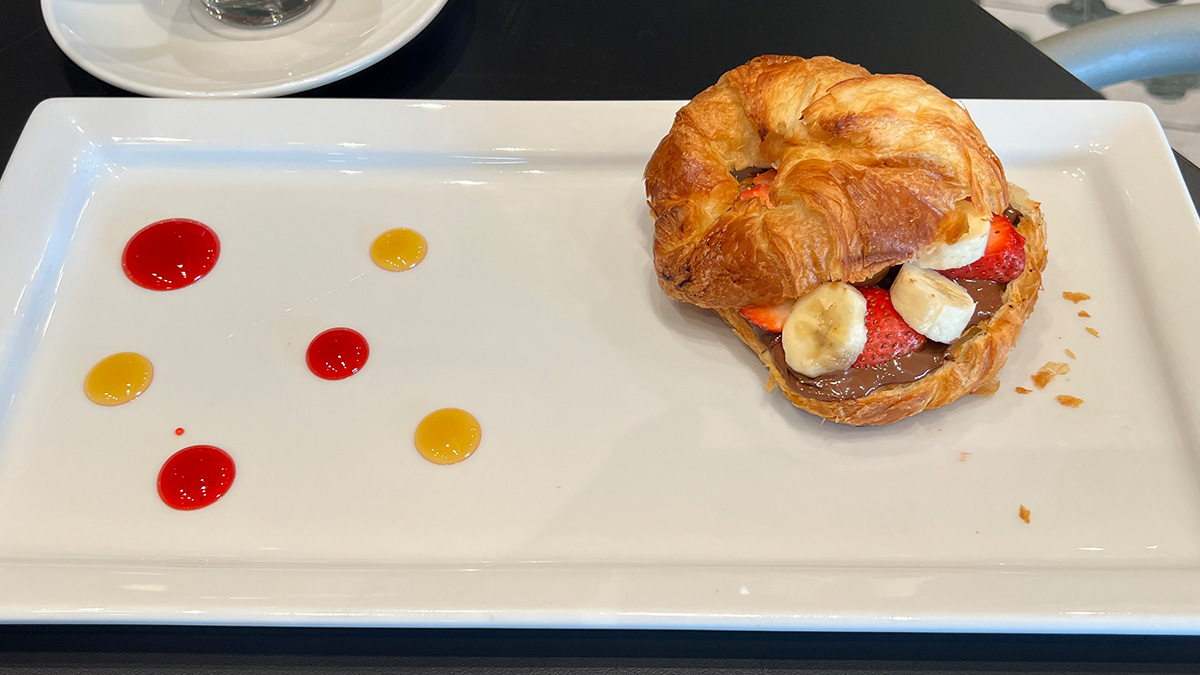 Fresh Fruit Croissant Pappalecco