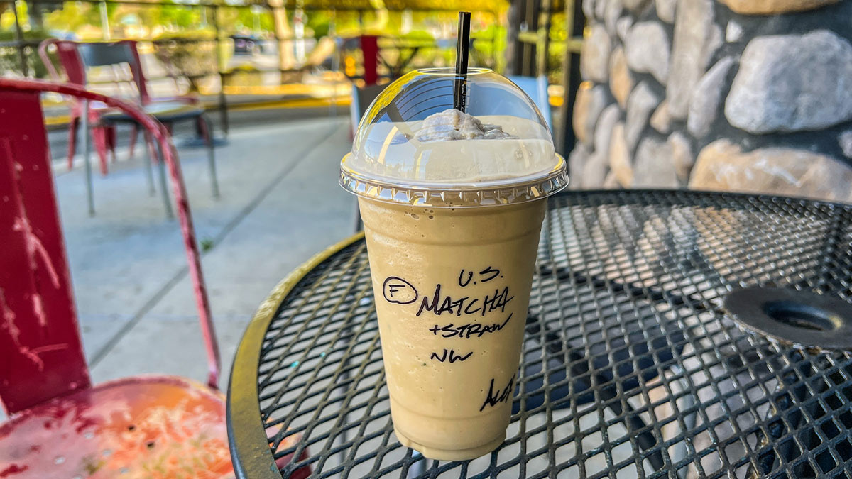 Matcha-Smoothie-With-Strawberry-Grouchy-Johns-Coffee