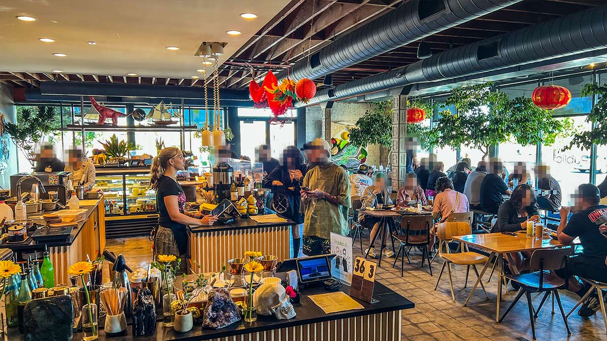 Ordering-Food-at-PublicUs