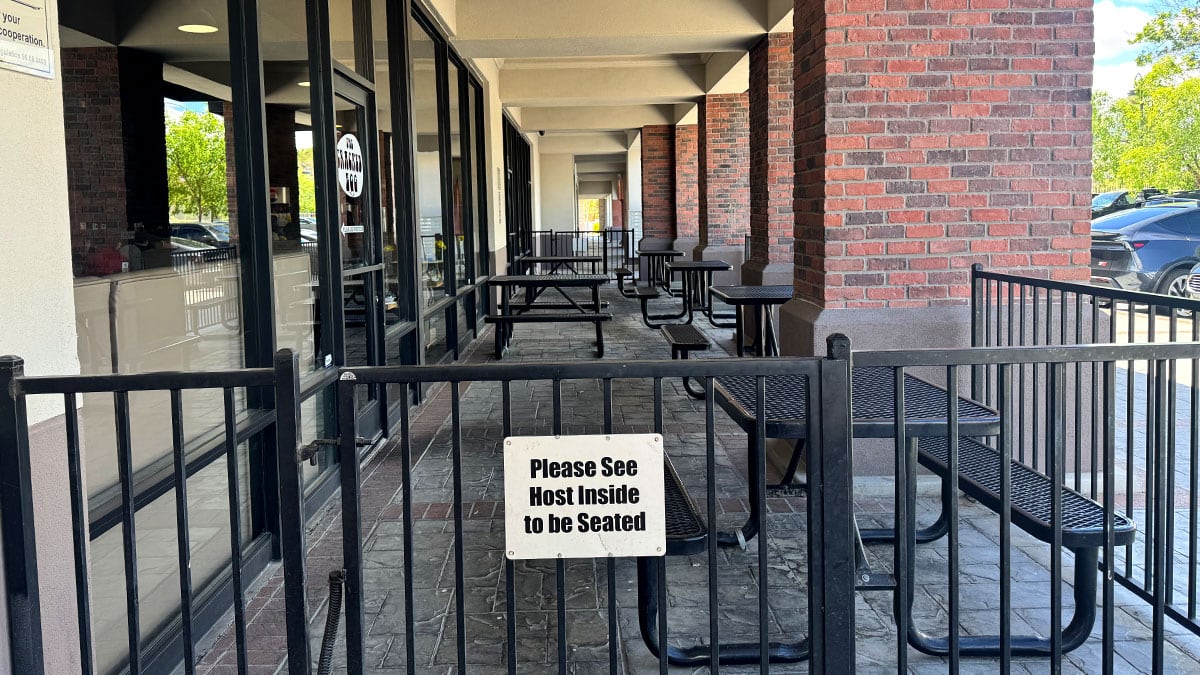 outdoor patio seating at The Cracked Egg Summerlin location