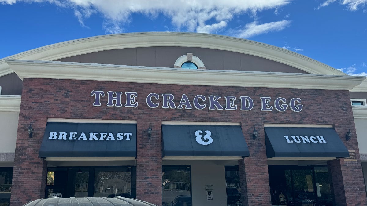 exterior of The Cracked Egg restaurant in Summerlin Las Vegas