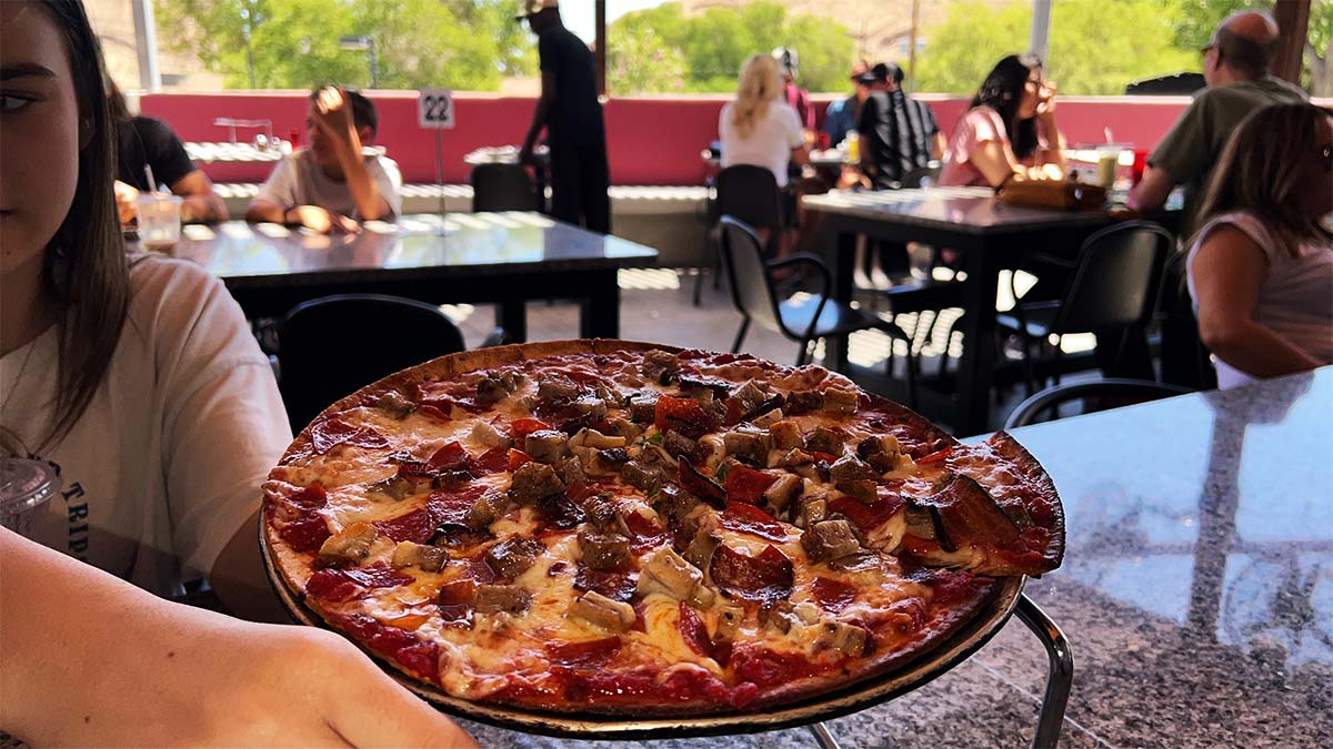 dining at cottonwood station