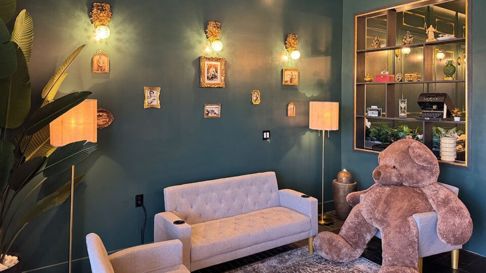 Cozy waiting area with seating inside Savoey Thai Eatery