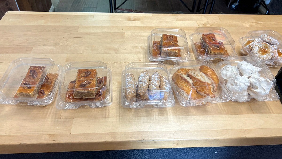 arevik-bakery-georgian-desserts