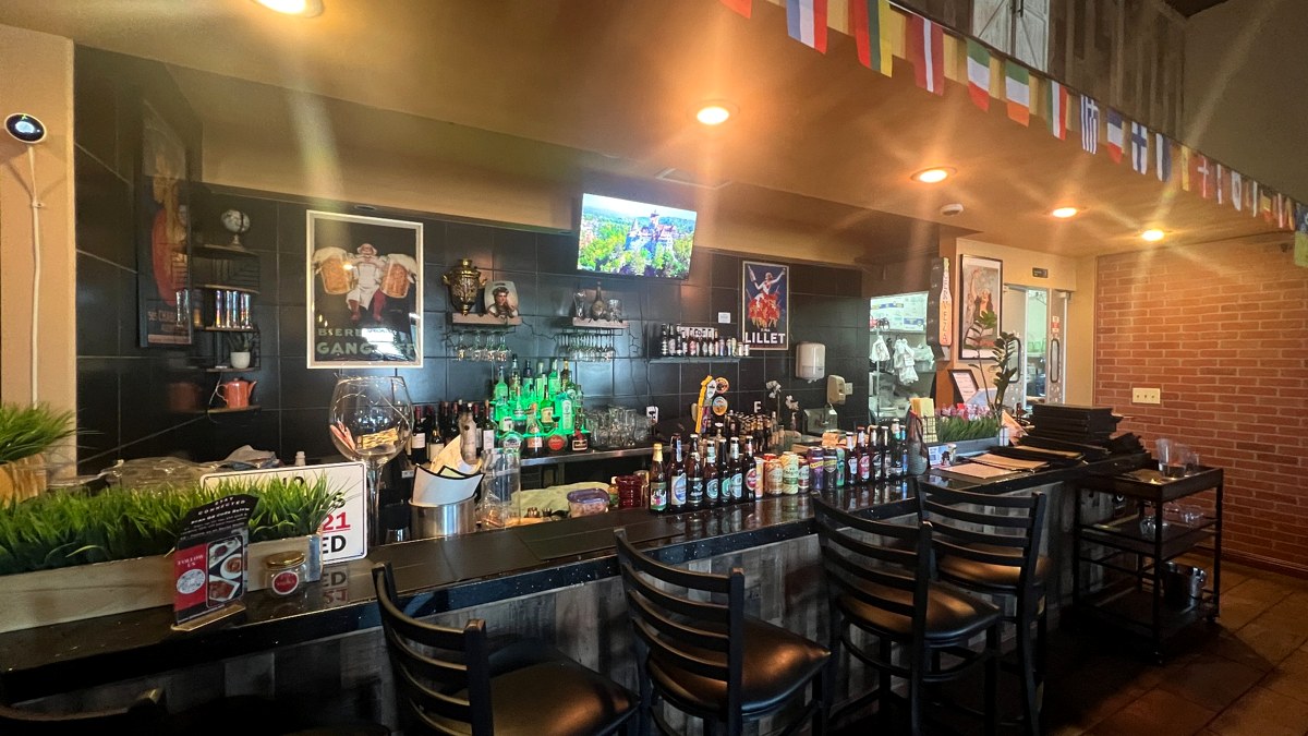 bites-of-europe-summerlin-bar-area