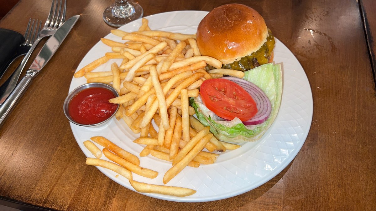 boom-bang-fine-foods-cocktails-boom-bang-burger-and-fries
