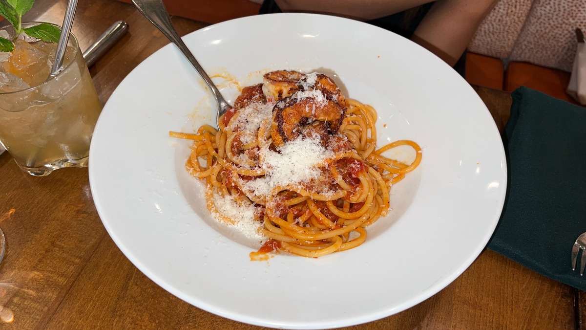 boom-bang-fine-foods-cocktails-bucatini-pomodoro-spicy-shrimp