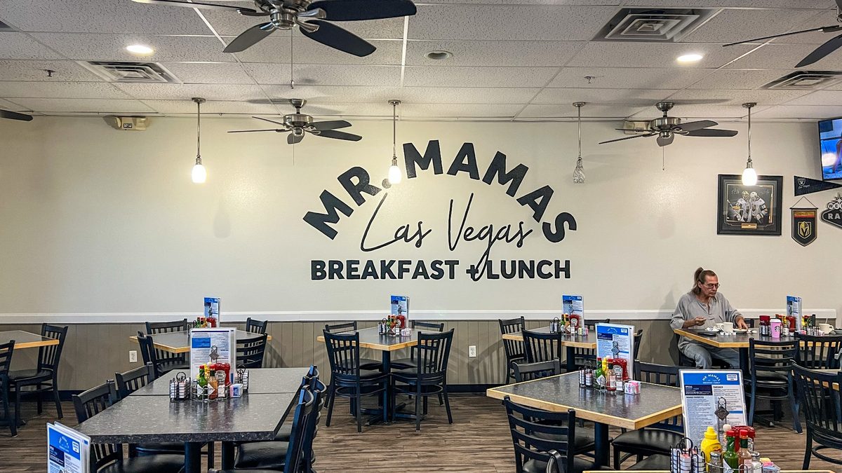 Large Mr. Mamas Las Vegas Breakfast and Lunch logo displayed on the dining room wall.