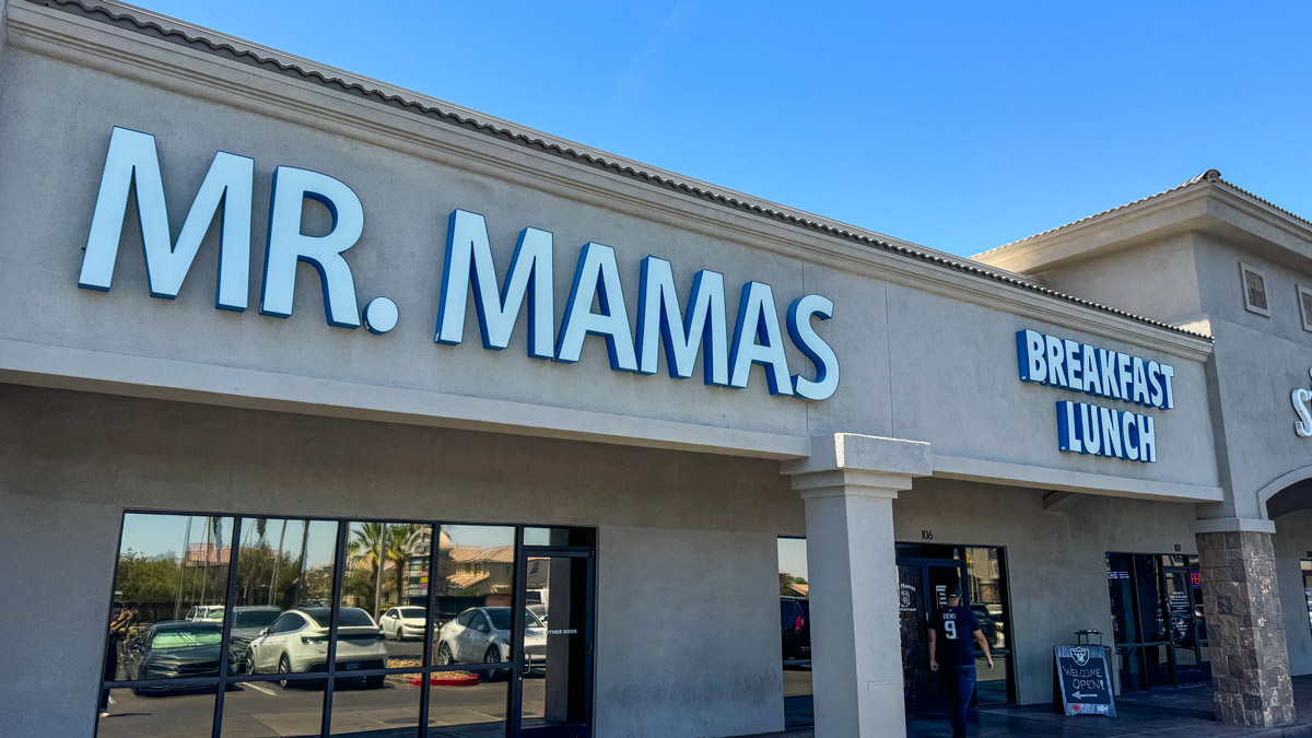 Exterior storefront of Mr. Mamas Breakfast and Lunch in Las Vegas.