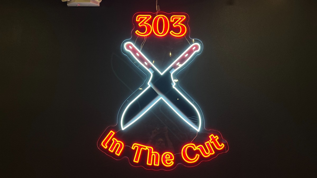 303-in-the-cut-booth-seating-area