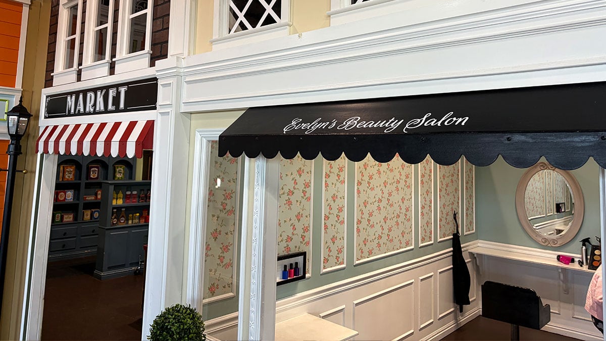 A Beauty Salon next to a Market at Toodley Town