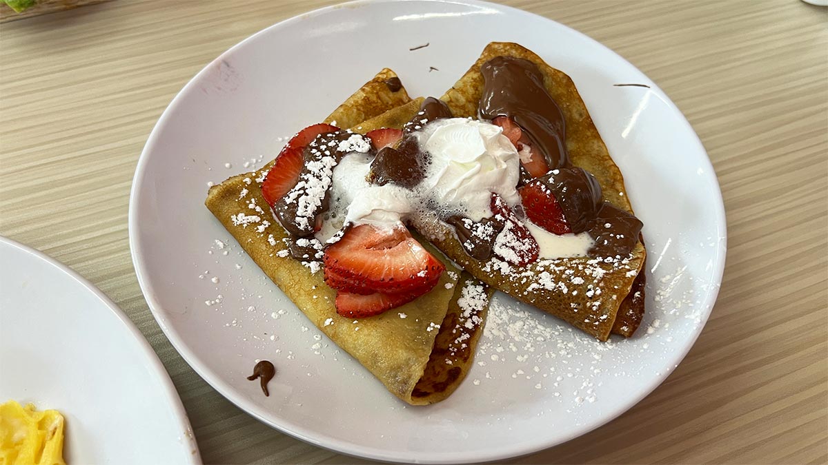 Casa El Desayuno Strawberry Nutella Crepes